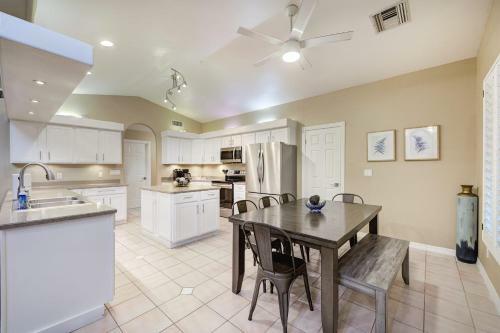 Spacious & Updated House Pool