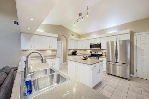 Spacious & Updated House Pool