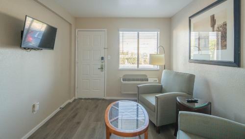 Wanderjaunt - Chic Mesa Apartments
