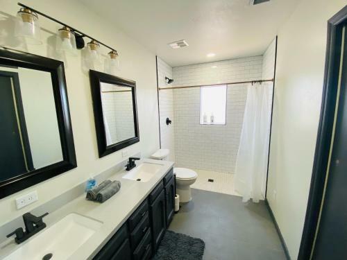 Amazing Mesa Home With Basement! Sleeps 18!