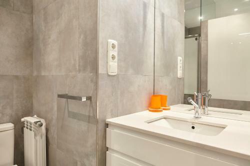 Miramon Apartment By Basquehomes