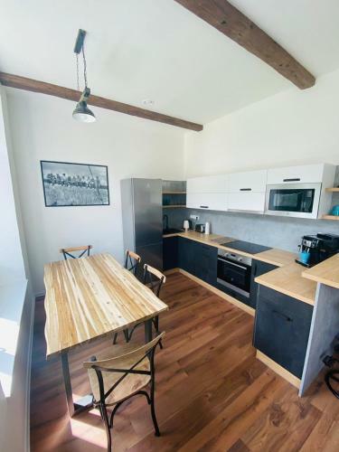 Woody Apartm�n ?ern� D?l