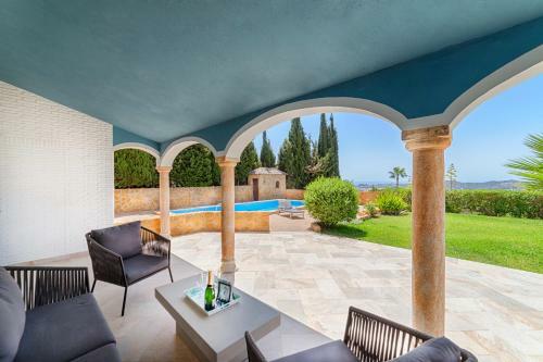 Villa Mimosa Sleeps 8 With Guest House.
