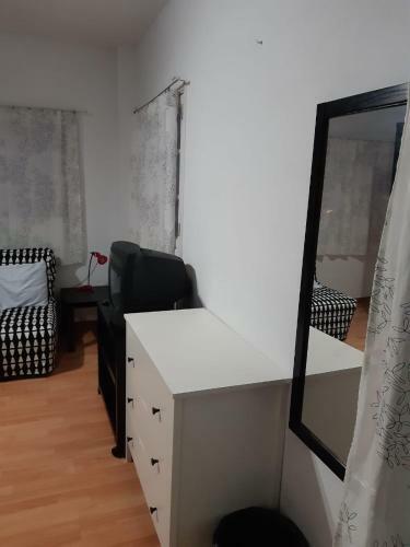 Habitaci�n C�moda Con Ba�o Individual