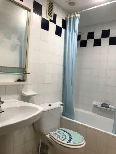 Inviting 2-bed Apartment In Sax Historical Spain