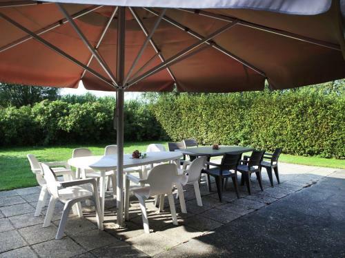 Agroturismo Spacious Farmhouse In Eede With Private Terrace