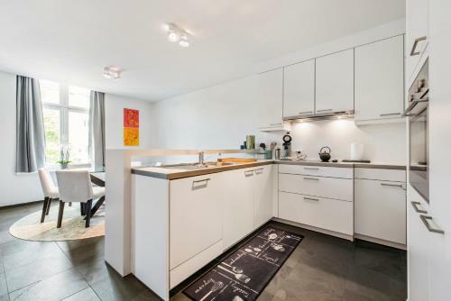 Classy Apartment In City Center With Large Balcony