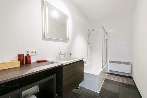 Classy Apartment In City Center With Large Balcony