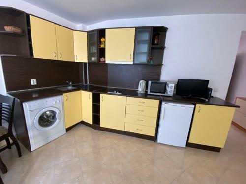 Apartment In Complex Colosseum