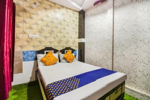 Spot On 61105 Hotel Rajhans