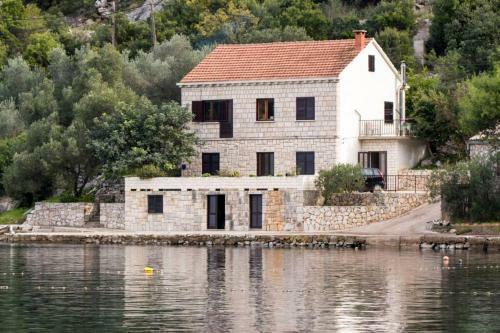 Charming Apartment By The Sea