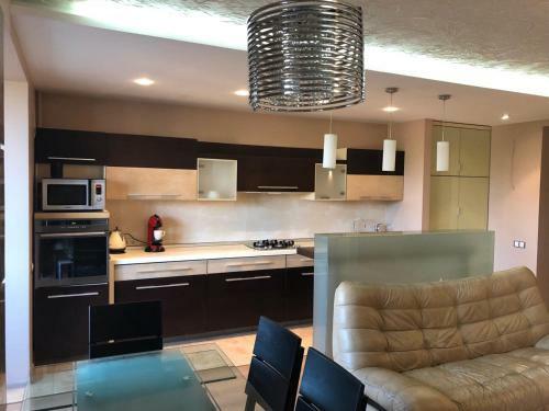 Cozy 2 Bedroom Apartment On Machtova