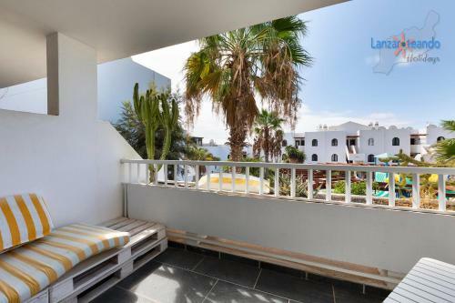 Green Apartment, Bright Apt In Costa Teguise
