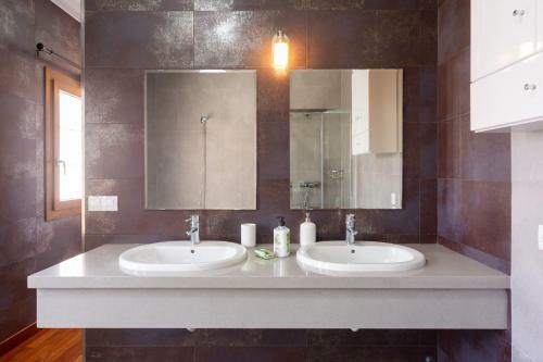 Tilley. Private Villa