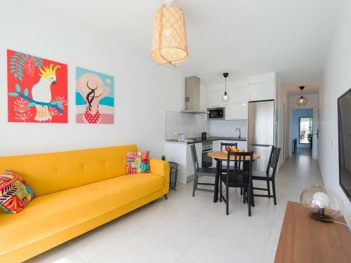 Moderno Apartamento Con Piscina En Costa Teguise