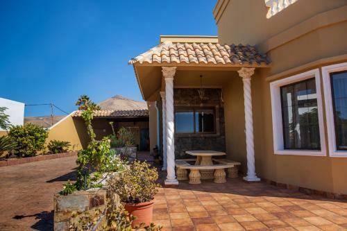 Villa Las Cuevas