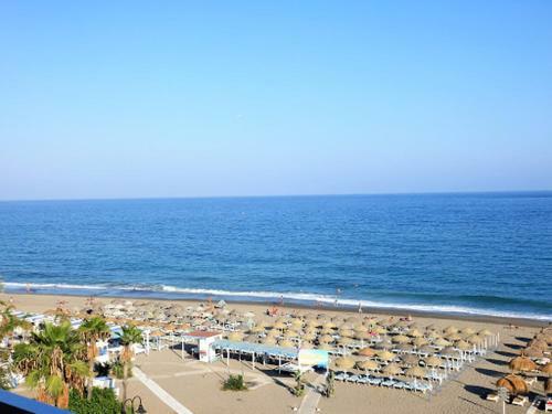 Fully Furnished Luxury Apartment By The Beach.