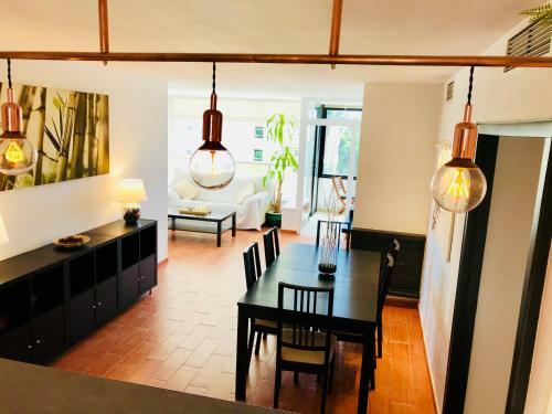 Fully Furnished Luxury Apartment By The Beach.