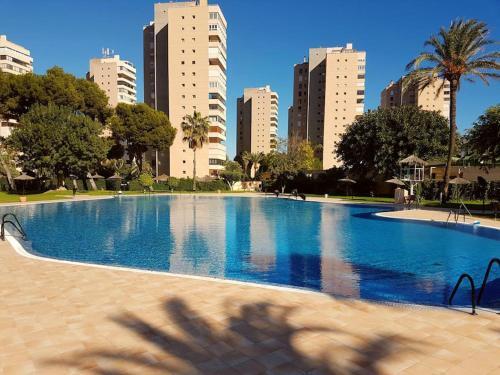 Fully Furnished Luxury Apartment By The Beach.
