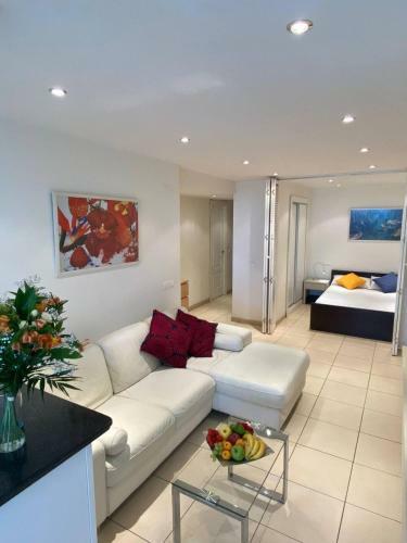 Central 2 Bedroom Apartment In La Nogalera