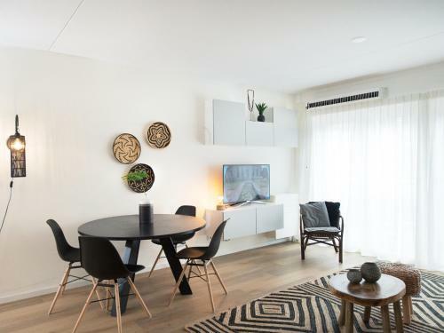 Short Stay Beach Apartment II