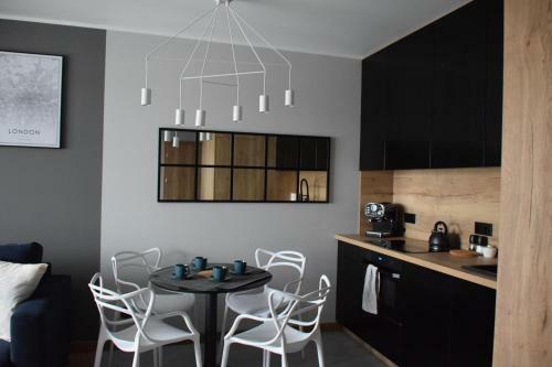 Uroczy Apartament Z Widokiem I Darmowym Parkingiem