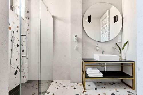 Hotel Liberte 33 Bw Premier Collection