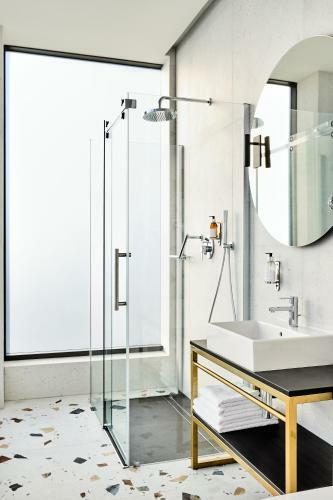 Hotel Liberte 33 Bw Premier Collection