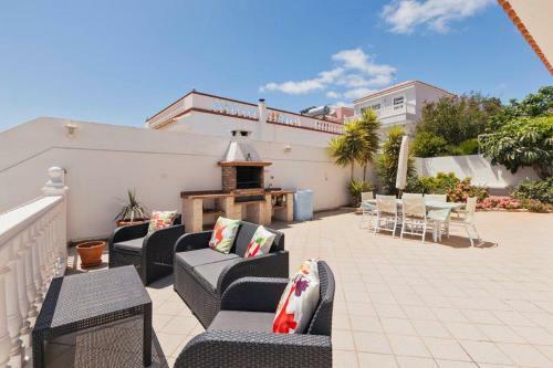Villa Mercedes With Heated Pool And Wifi Internet