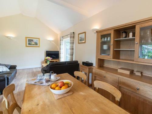 1 Luckington Stables