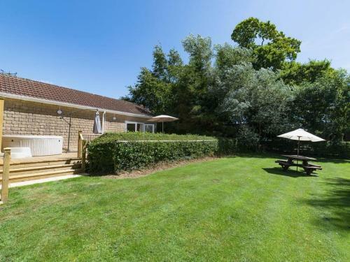 1 Luckington Stables
