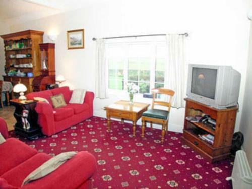 2 Luckington Stables