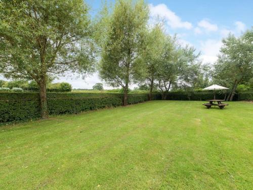 2 Luckington Stables