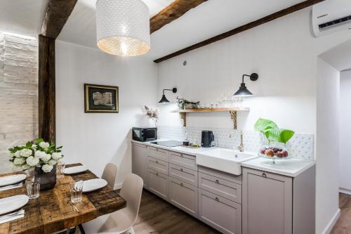 Uroczy Apartament ?azienna 5/4