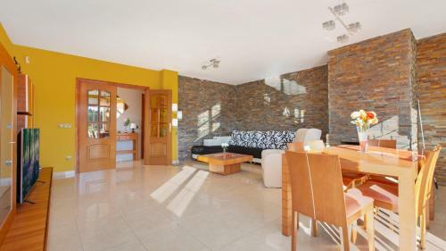 Villa Sotet