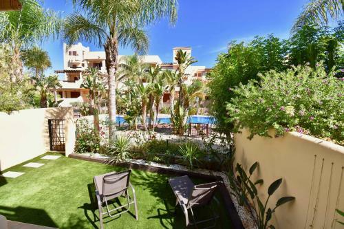Apartamento Bah�a Marinas - Tu Casa Con Jard�n Privado!