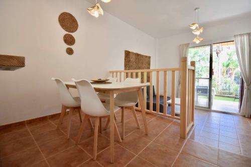 Apartamento Bah�a Marinas - Tu Casa Con Jard�n Privado!