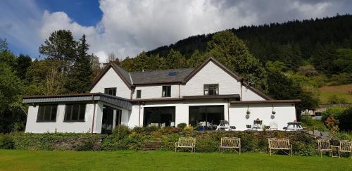 Dolbrodmaeth Riverside Hotel