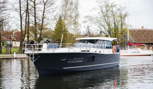 Jacht Motorowy Nautika 1300 Lux