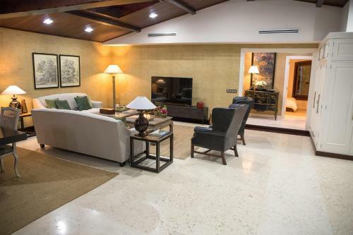 Villa Luxury Rustic House - O Rego Da Santa Mari�a
