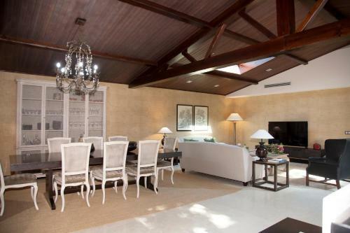 Villa Luxury Rustic House - O Rego Da Santa Mari�a