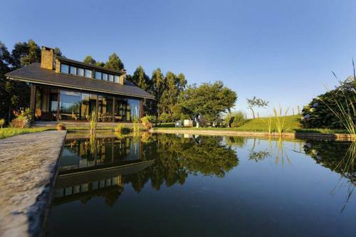 Casa Con Gran Jard�n Y Piscina En Cabarceno