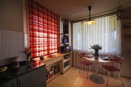 Casa Con Gran Jard�n Y Piscina En Cabarceno