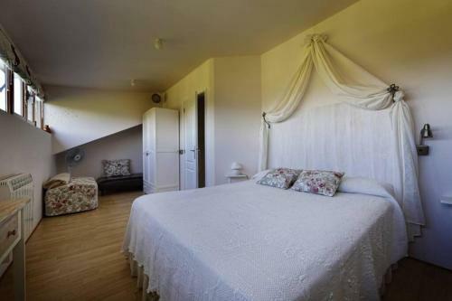 Casa Con Gran Jard�n Y Piscina En Cabarceno
