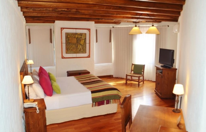 Hotel Lares De Chacras
