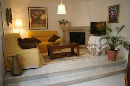 Vivienda R�stica Con Jard�n Y Patio Interior