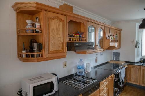Beachfront Surf & Holiday House, Up To 12 Persons
