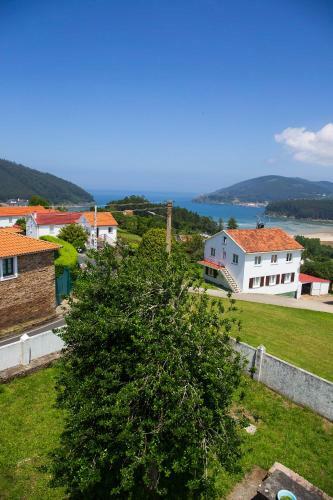 Beachfront Surf & Holiday House, Up To 12 Persons