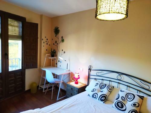 Apartamentos La Fragua, Medio