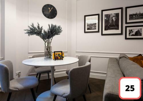 Sienna 41 Boutique Warsaw Apartments